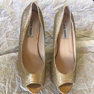 Steve Madden gold pumps